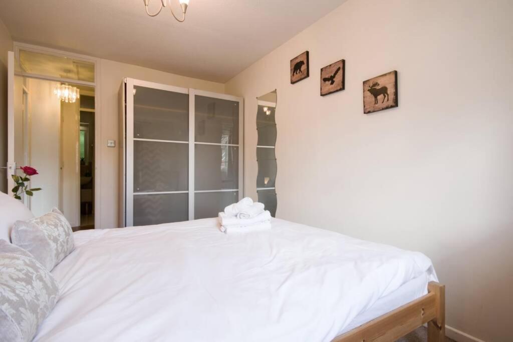 1 Bedroom, Self Check-In, Central And Quiet Apartment Up To 4 In Newbury Newbury  Exterior photo